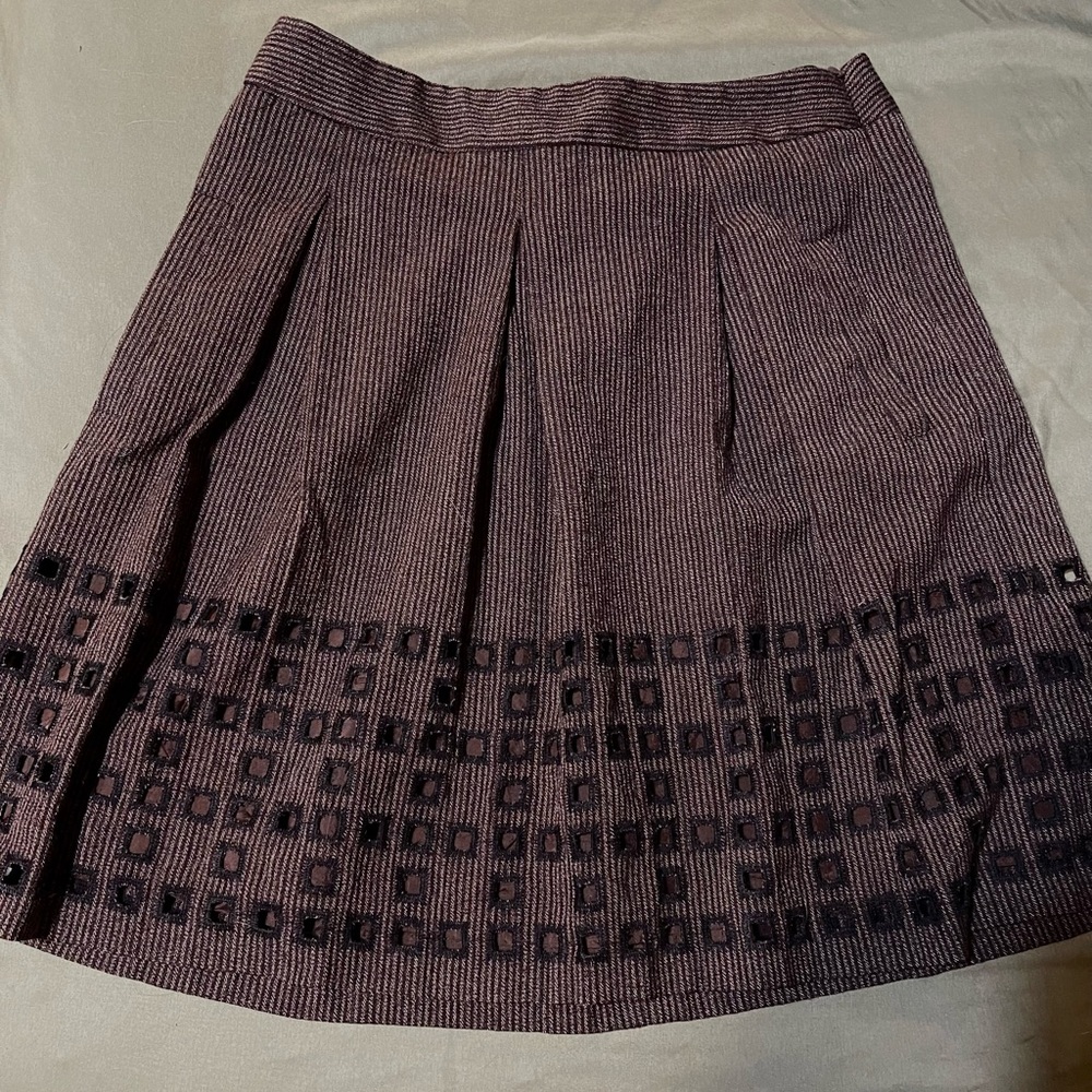 BCBGMAXAZRIA Wool blend skirt, Size 4, runs big square cutouts. Pockets